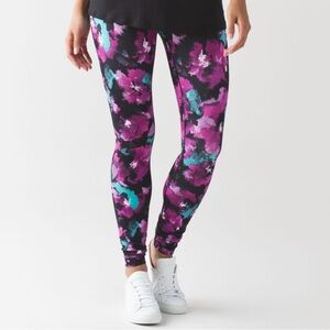 Lululemon Wunder Under Pant (Hi-Rise)
Midnight Bloom Black Deep Fuschia